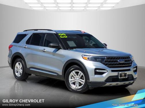 ICONIC SILVER METALLIC 2023 Ford Explorer XLT