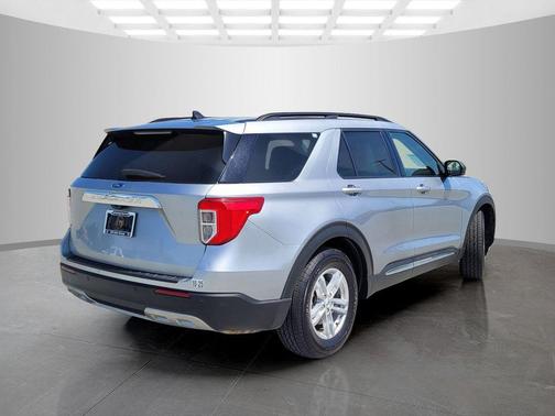 ICONIC SILVER METALLIC 2023 Ford Explorer XLT