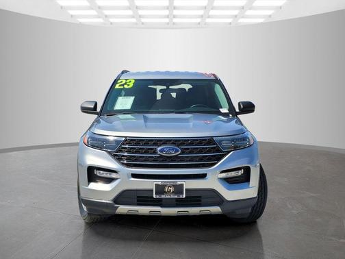 ICONIC SILVER METALLIC 2023 Ford Explorer XLT