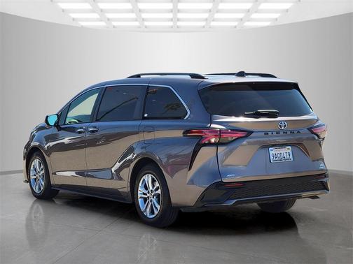 2022 Toyota Sienna XSE 7 Passenger
