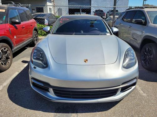 2018 Porsche Panamera 4