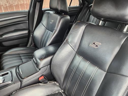 2016 Chrysler 300 S