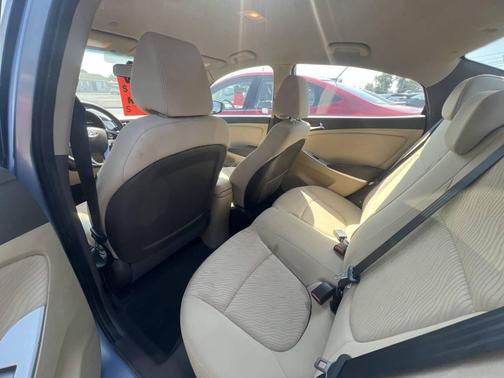 2013 Hyundai Accent SE