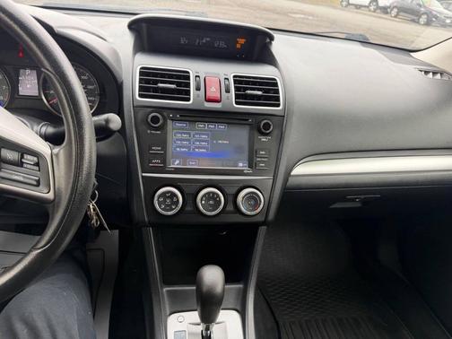 Ice Silver Metallic 2015 Subaru Impreza 2.0i