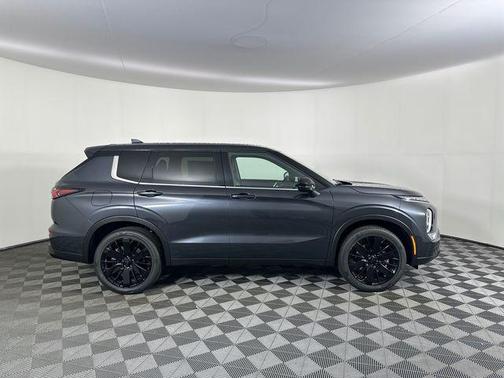 Graphite Gray 2026 Mitsubishi Outlander LE S-AWC