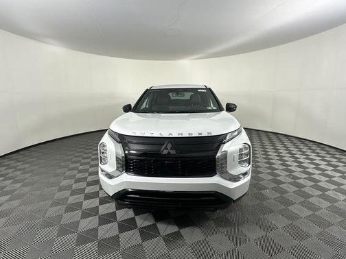 White Diamond 2026 Mitsubishi Outlander LE S-AWC