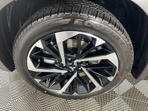 2025 Mitsubishi Outlander PHEV SEL