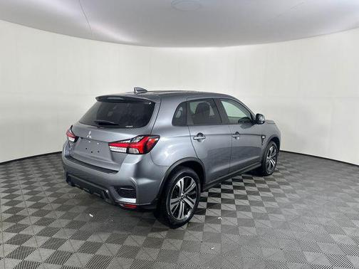 Mercury Gray Metallic 2026 Mitsubishi Outlander Sport 2.0 ES
