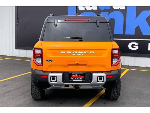 Orange Fury Metallic Tri-Coat 2026 Ford Bronco Sport Badlands