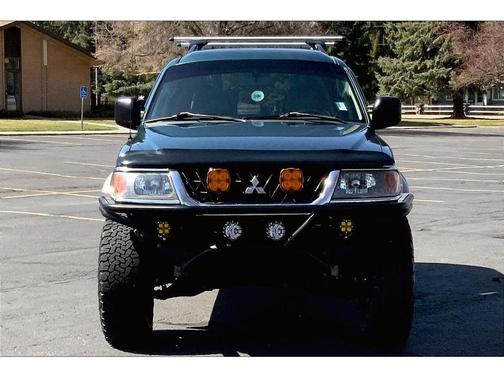 2004 Mitsubishi Montero Sport XLS