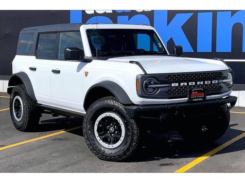 Oxford White 2025 Ford Bronco Badlands