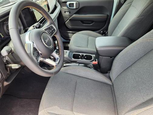 2024 Jeep Wrangler 4-Door Sahara 4x4