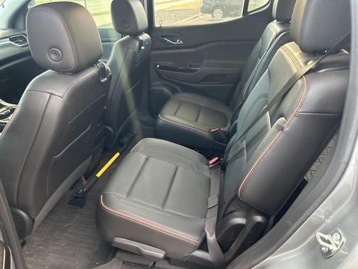 2023 GMC Acadia AWD AT4