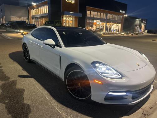2018 Porsche Panamera 4