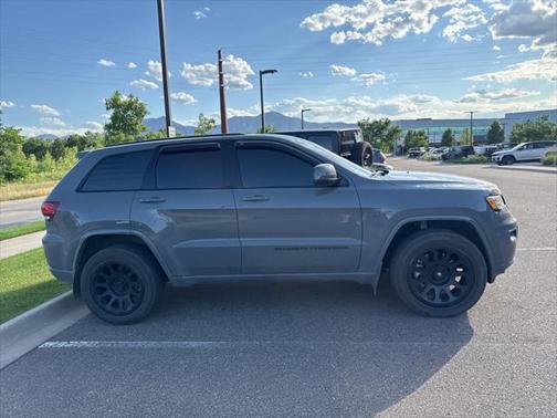 2022 Jeep Grand Cherokee Laredo