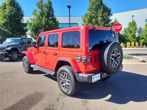 2025 Jeep Wrangler 4-Door Sahara 4x4