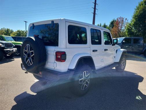 2025 Jeep Wrangler 4-Door Sahara 4x4