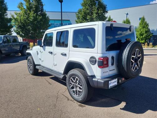 2025 Jeep Wrangler 4-Door Sahara 4x4
