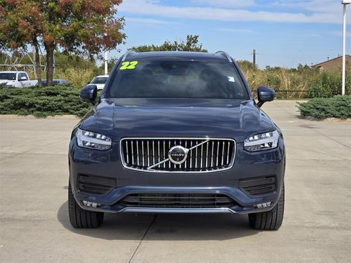 2022 Volvo XC90 T6 Momentum
