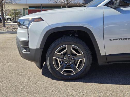 2026 Jeep Cherokee Laredo 4x4