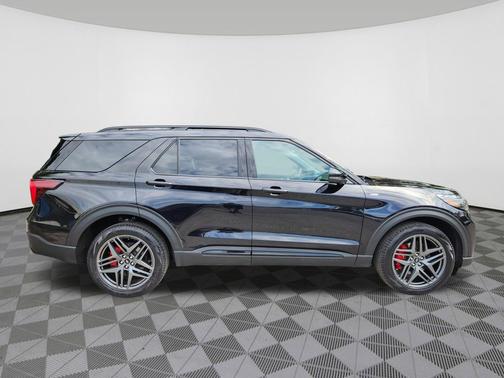 Agate Black Metallic 2025 Ford Explorer ST-Line