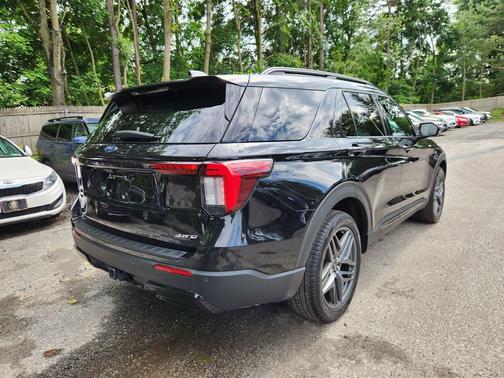 Agate Black Metallic 2025 Ford Explorer ST-Line