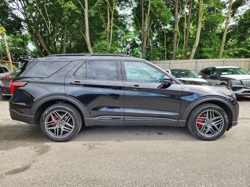 Agate Black Metallic 2025 Ford Explorer ST-Line