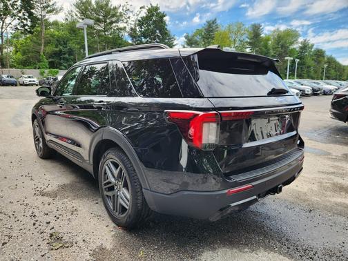 Agate Black Metallic 2025 Ford Explorer ST-Line
