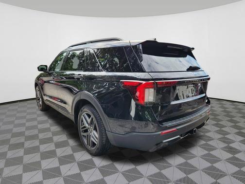 Agate Black Metallic 2025 Ford Explorer ST-Line