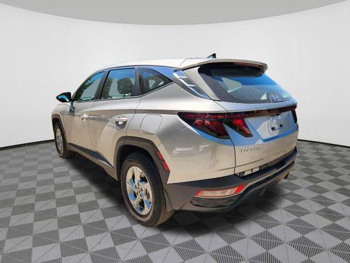 Shimmering Silver 2024 Hyundai TUCSON SE