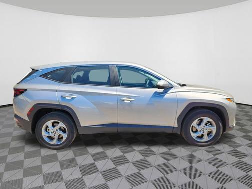 Shimmering Silver 2024 Hyundai TUCSON SE