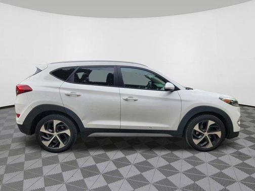 Winter White 2017 Hyundai TUCSON Sport