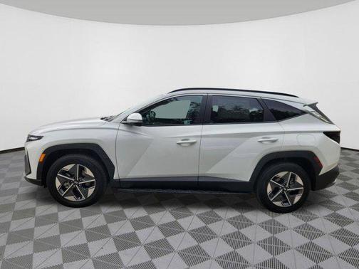 Serenity White Pearl 2025 Hyundai TUCSON SEL Convenience
