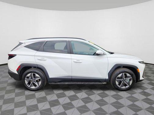 Serenity White Pearl 2025 Hyundai TUCSON SEL Convenience