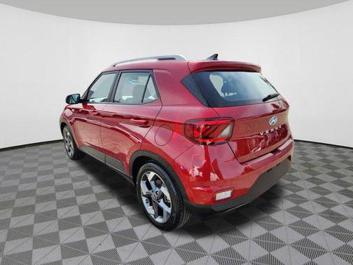 2022 Hyundai VENUE SEL