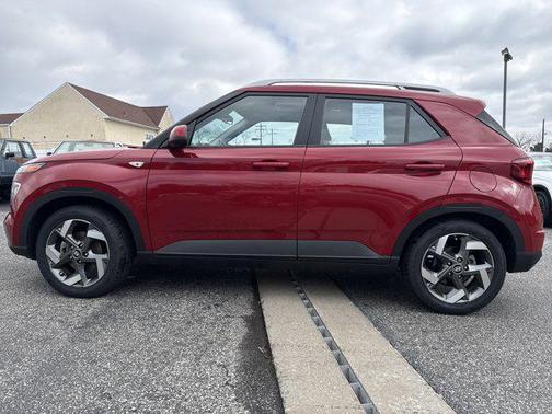 2022 Hyundai VENUE SEL