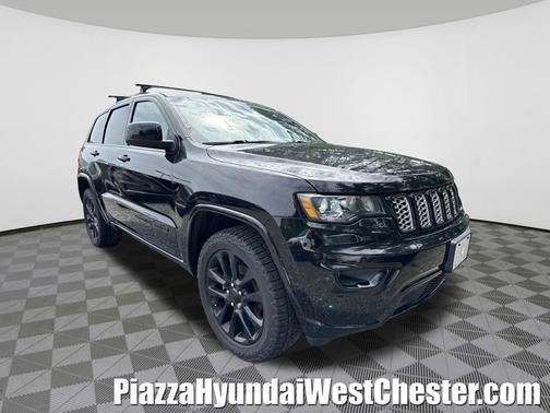 Diamond Black Crystal Pearlcoat 2018 Jeep Grand Cherokee Altitude