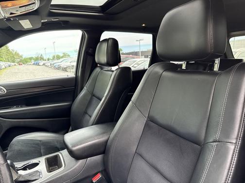 Diamond Black Crystal Pearlcoat 2018 Jeep Grand Cherokee Altitude