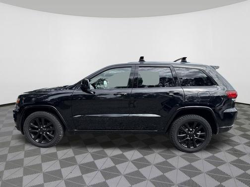 Diamond Black Crystal Pearlcoat 2018 Jeep Grand Cherokee Altitude
