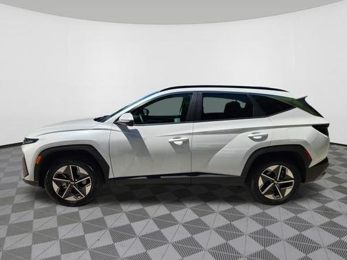 Creamy White Pearl 2025 Hyundai TUCSON Hybrid SEL Convenience