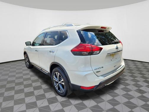 Pearl White 2017 Nissan Rogue SL