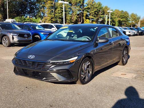 2024 Hyundai ELANTRA SEL