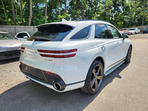 Alta White 2025 Genesis GV70 3.5T AWD Sport