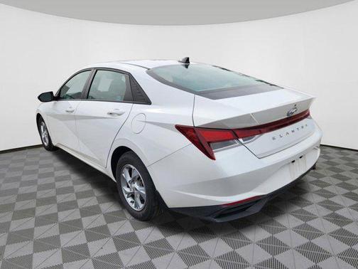 2023 Hyundai ELANTRA SE