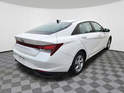 2023 Hyundai ELANTRA SE