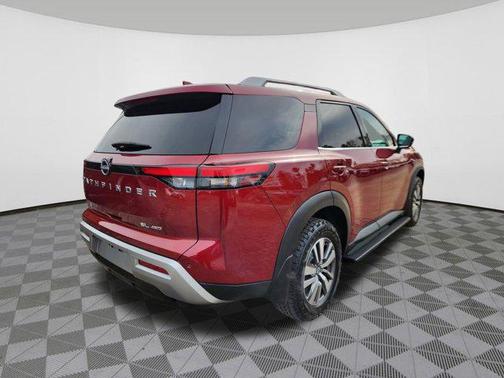2022 Nissan Pathfinder SL 4WD