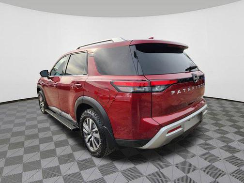 2022 Nissan Pathfinder SL 4WD