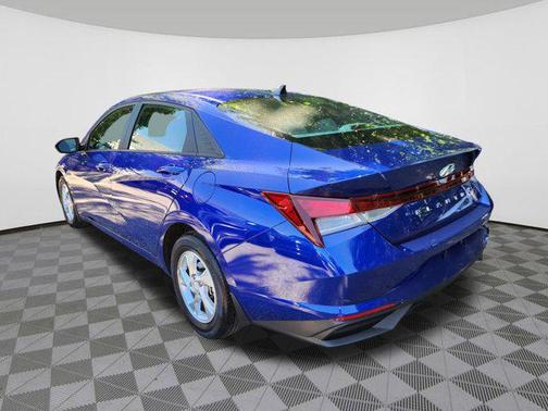 2023 Hyundai ELANTRA SE