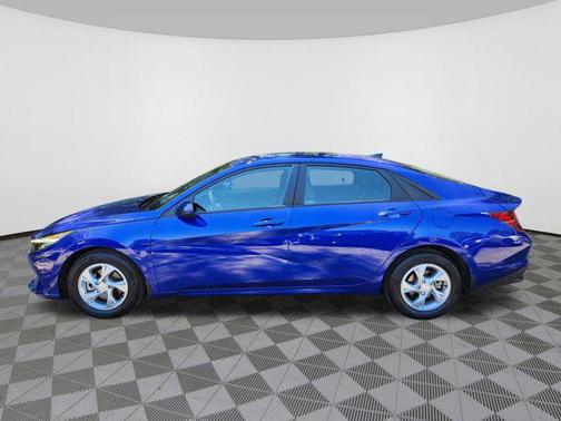 2023 Hyundai ELANTRA SE