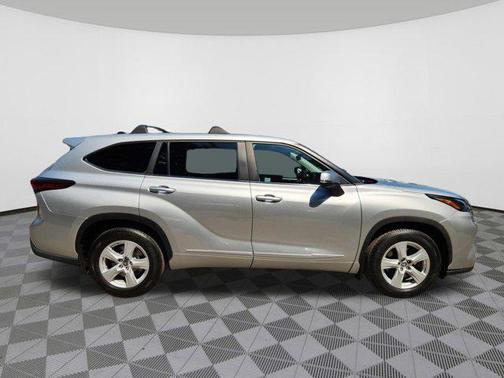 Celestial Silver Metallic 2023 Toyota Highlander LE